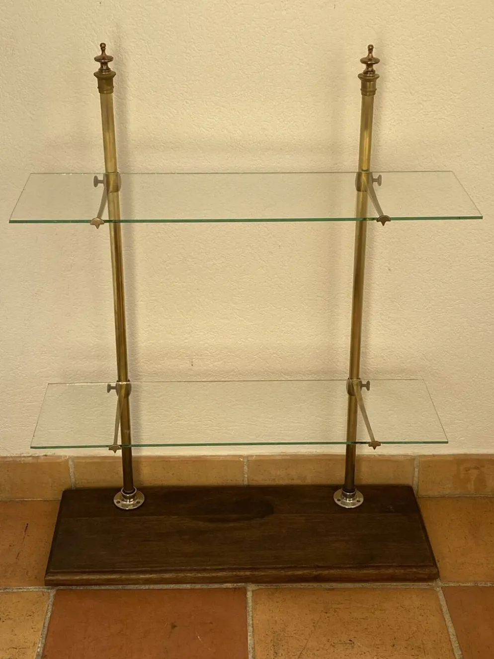 Étagère, vitrine de comptoir en verre, laiton et bois, Siegel Paris