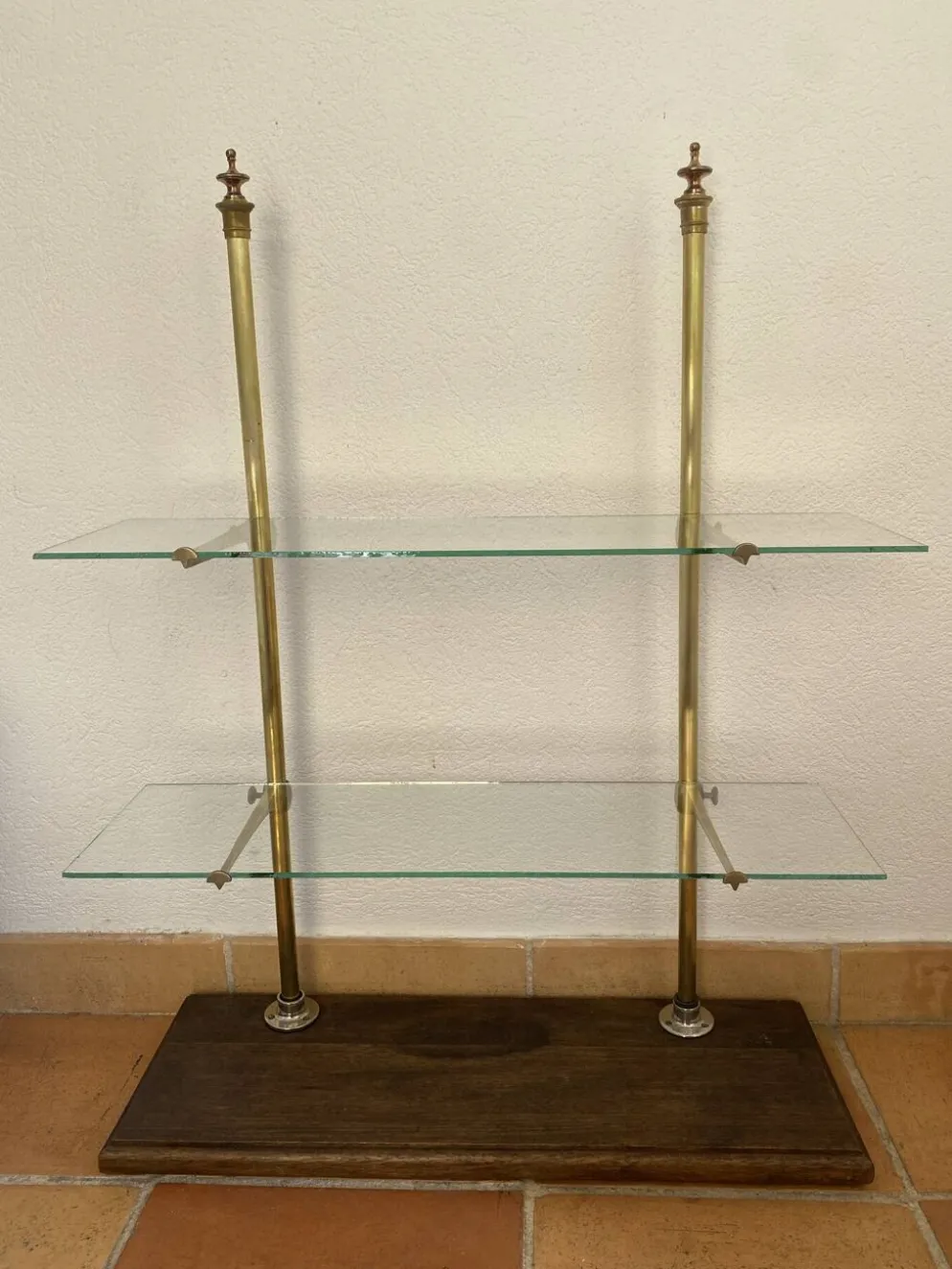 Étagère, vitrine de comptoir en verre, laiton et bois, Siegel Paris