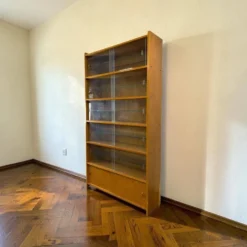 Étagère/vitrine/meuble de collection vintage en bois peu profond