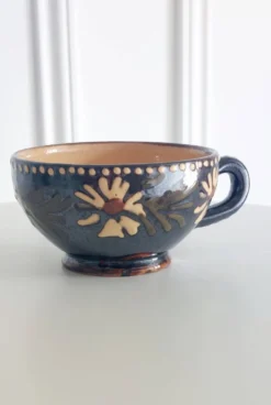 Tasse ancienne en poterie Alsacienne