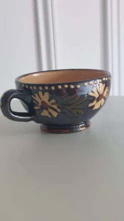 Tasse ancienne en poterie Alsacienne