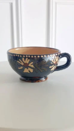 Tasse ancienne en poterie Alsacienne