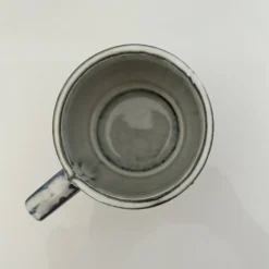 Tasse bleu et gris dégradés