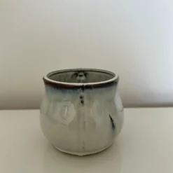 Tasse bleu et gris dégradés
