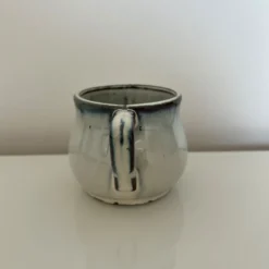 Tasse bleu et gris dégradés