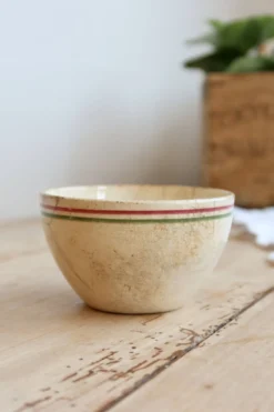 Tasse à café ancienne en terre de fer patinée Sarreguemines – Décor floral