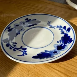 Tasse à café et soucoupe en Delft Blue peintes à la main