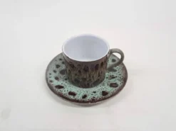 Tasse en céramique lava marron et turquoise, années 1970.