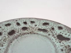 Tasse en céramique lava marron et turquoise, années 1970.