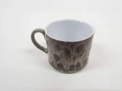 Tasse en céramique lava marron et turquoise, années 1970.