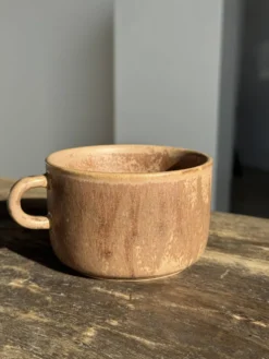 Tasse en grès émaillé brun H6,5 D10,5