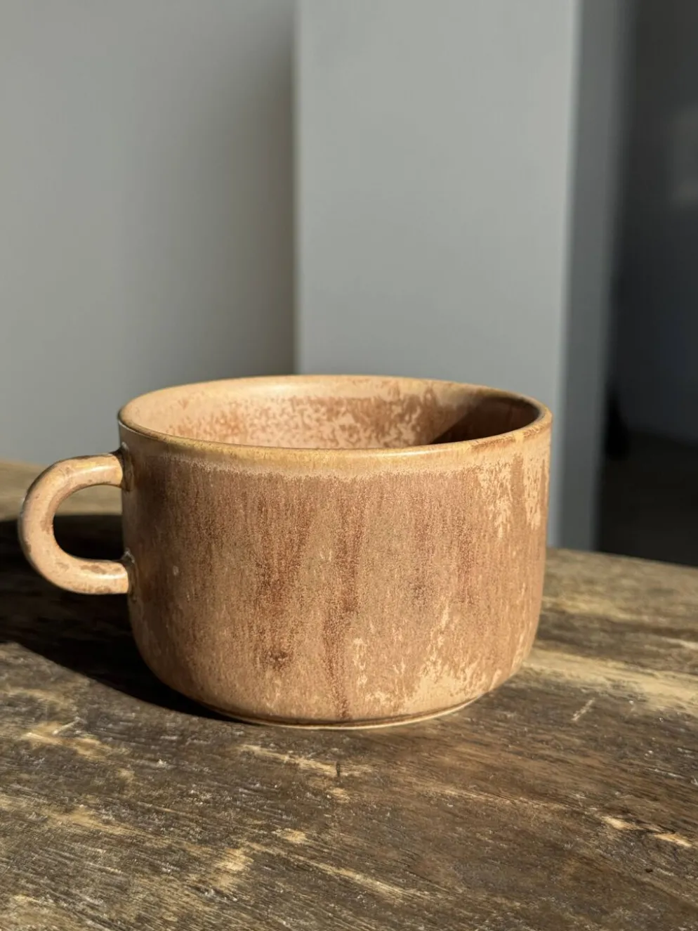 Tasse en grès émaillé brun H6,5 D10,5