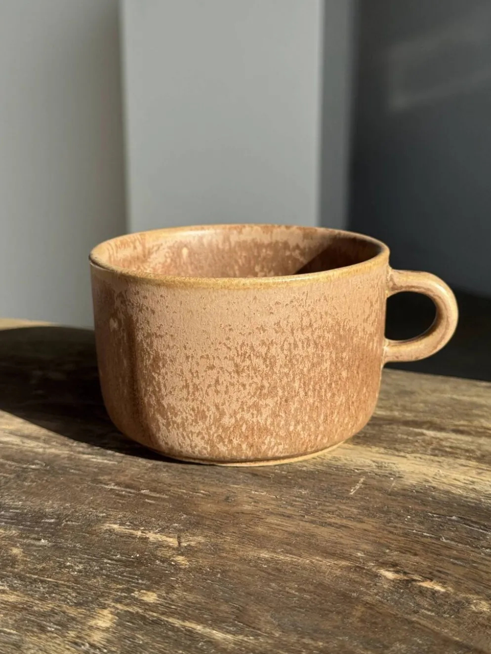 Tasse en grès émaillé brun H6,5 D10,5