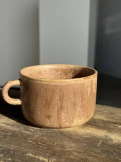Tasse en grès émaillé brun H6,5 D10,5
