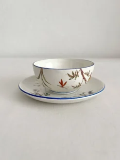 Tasse en terre de fer polychrome