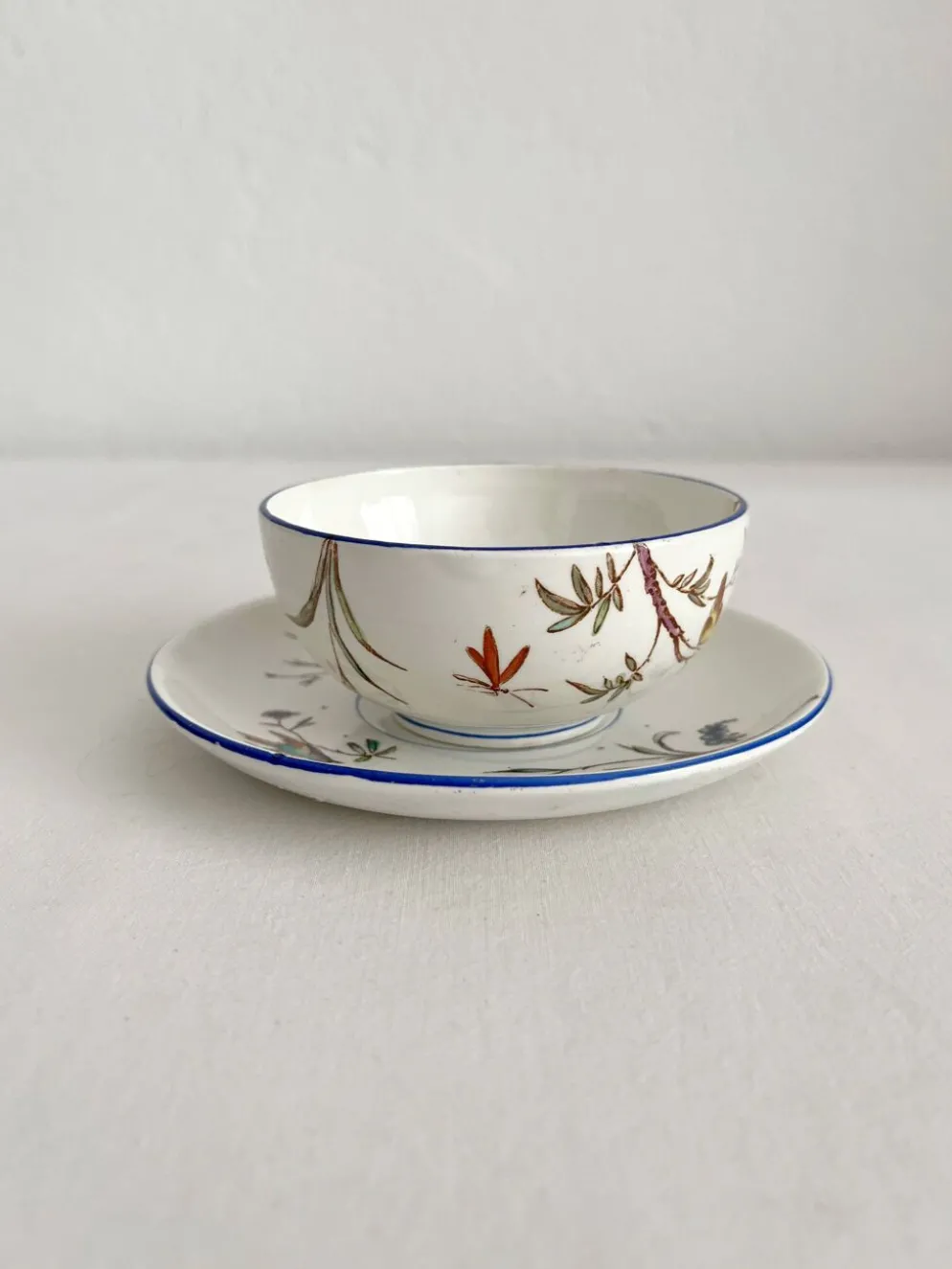 Tasse en terre de fer polychrome "Nella" Jules Veillard Bordeaux (JVB)