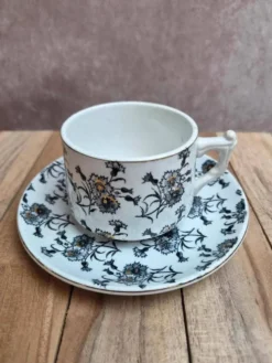 Tasse et soucoupe anciennes Gien – terre de fer – décor floral doré