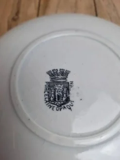 Tasse et soucoupe anciennes Gien – terre de fer – décor floral doré