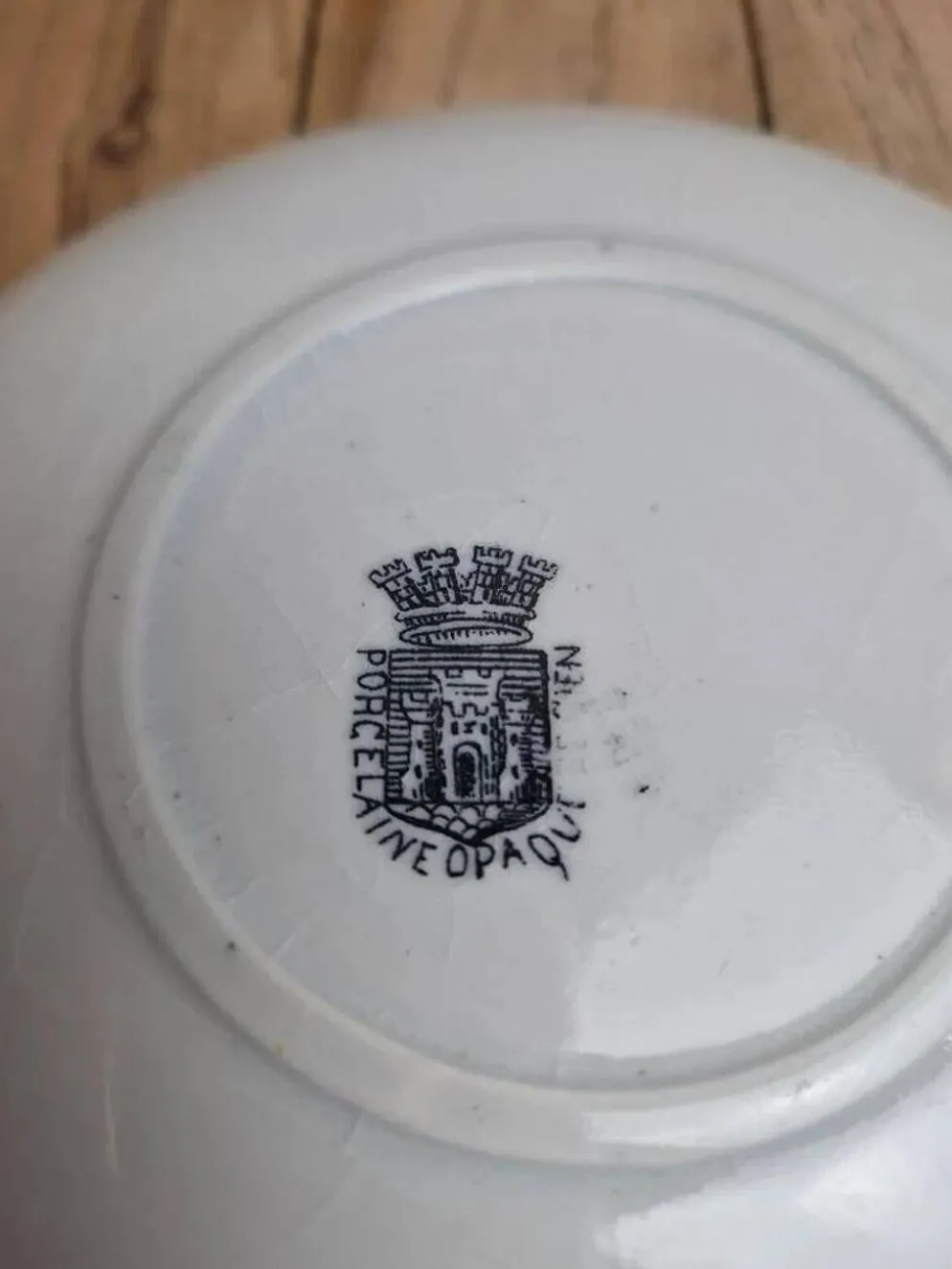 Tasse et soucoupe anciennes Gien – terre de fer – décor floral doré