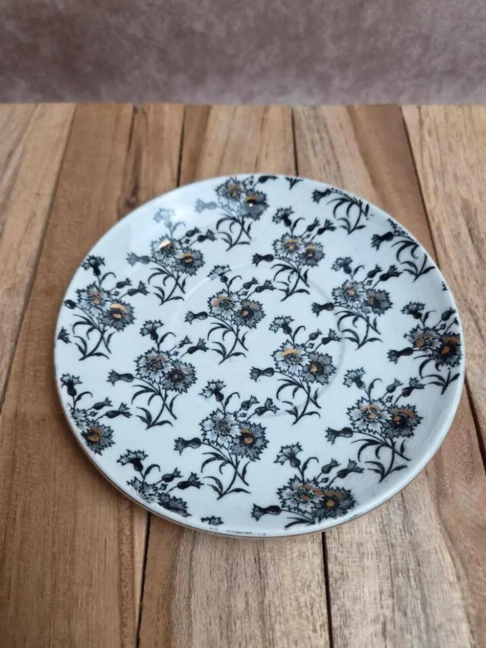 Tasse et soucoupe anciennes Gien – terre de fer – décor floral doré