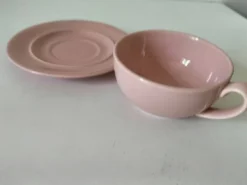 Tasse et soucoupe Salins France en faïence rose poudré – années 50-60