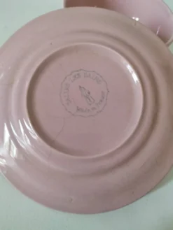 Tasse et soucoupe Salins France en faïence rose poudré – années 50-60