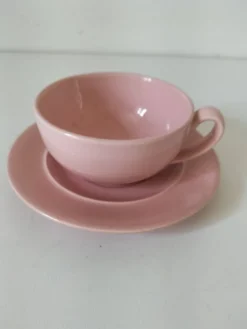 Tasse et soucoupe Salins France en faïence rose poudré – années 50-60