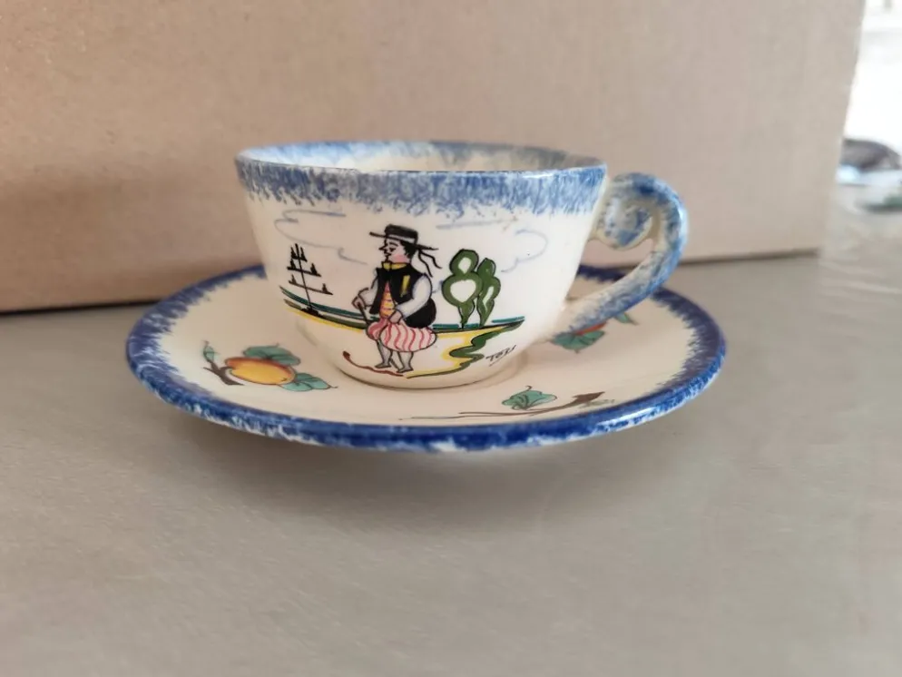 Tasse et soucoupe vintage en faïence HB Quimper – Décor Mont Saint-Michel