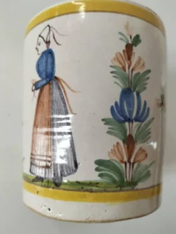 Tasse-pichet ancienne Quimper Henriot paysanne vers 1900
