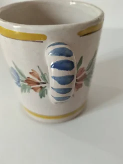 Tasse-pichet ancienne Quimper Henriot paysanne vers 1900