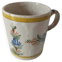 Tasse-pichet ancienne Quimper Henriot paysanne vers 1900