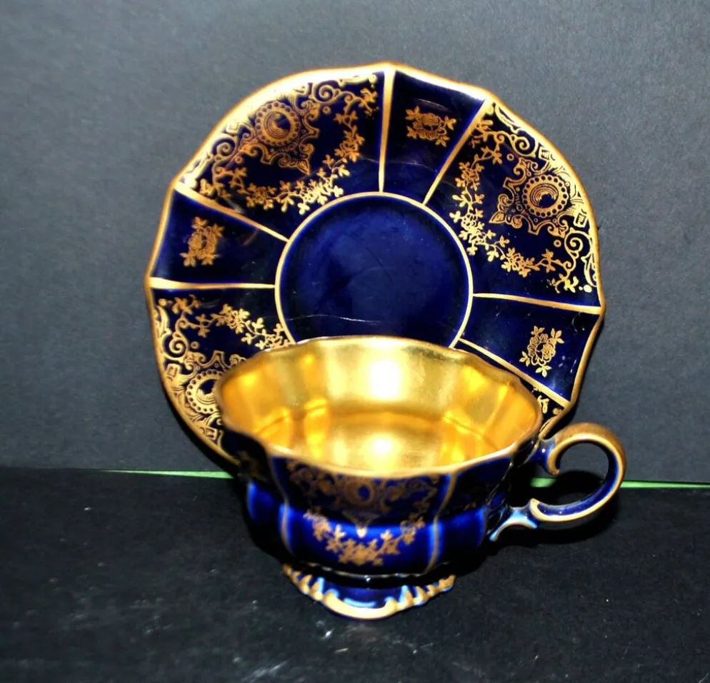 Tasse précieuse polylobée en porcelaine allemande cobalt intérieur or Lindner Bavaria