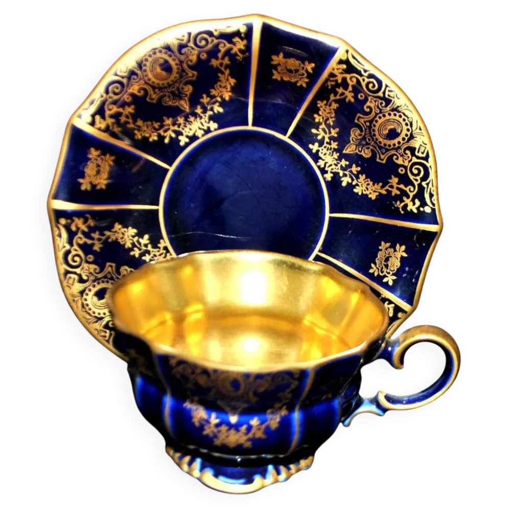 Tasse précieuse polylobée en porcelaine allemande cobalt intérieur or Lindner Bavaria