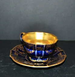 Tasse précieuse polylobée en porcelaine allemande cobalt intérieur or Lindner Bavaria