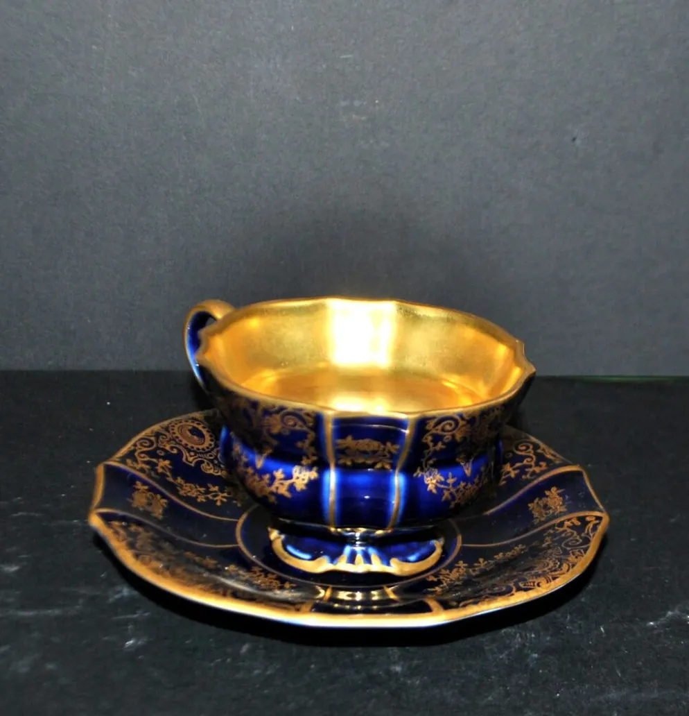 Tasse précieuse polylobée en porcelaine allemande cobalt intérieur or Lindner Bavaria
