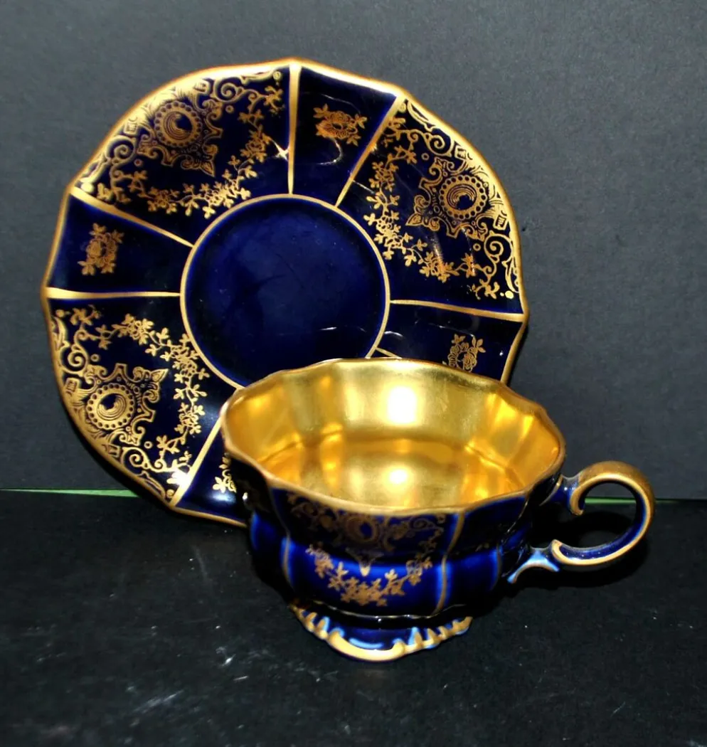 Tasse précieuse polylobée en porcelaine allemande cobalt intérieur or Lindner Bavaria