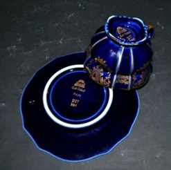Tasse précieuse polylobée en porcelaine allemande cobalt intérieur or Lindner Bavaria