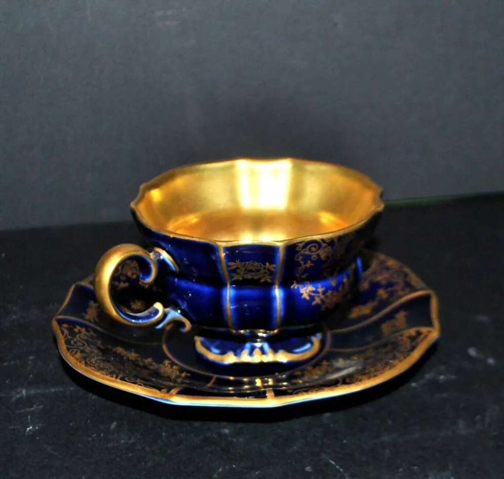 Tasse précieuse polylobée en porcelaine allemande cobalt intérieur or Lindner Bavaria