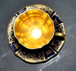 Tasse précieuse polylobée en porcelaine allemande cobalt intérieur or Lindner Bavaria
