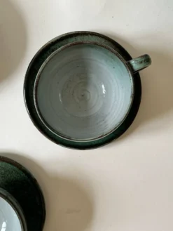 Tasses a café en céramique émaillée fait main et signée, La borne vers 1950
