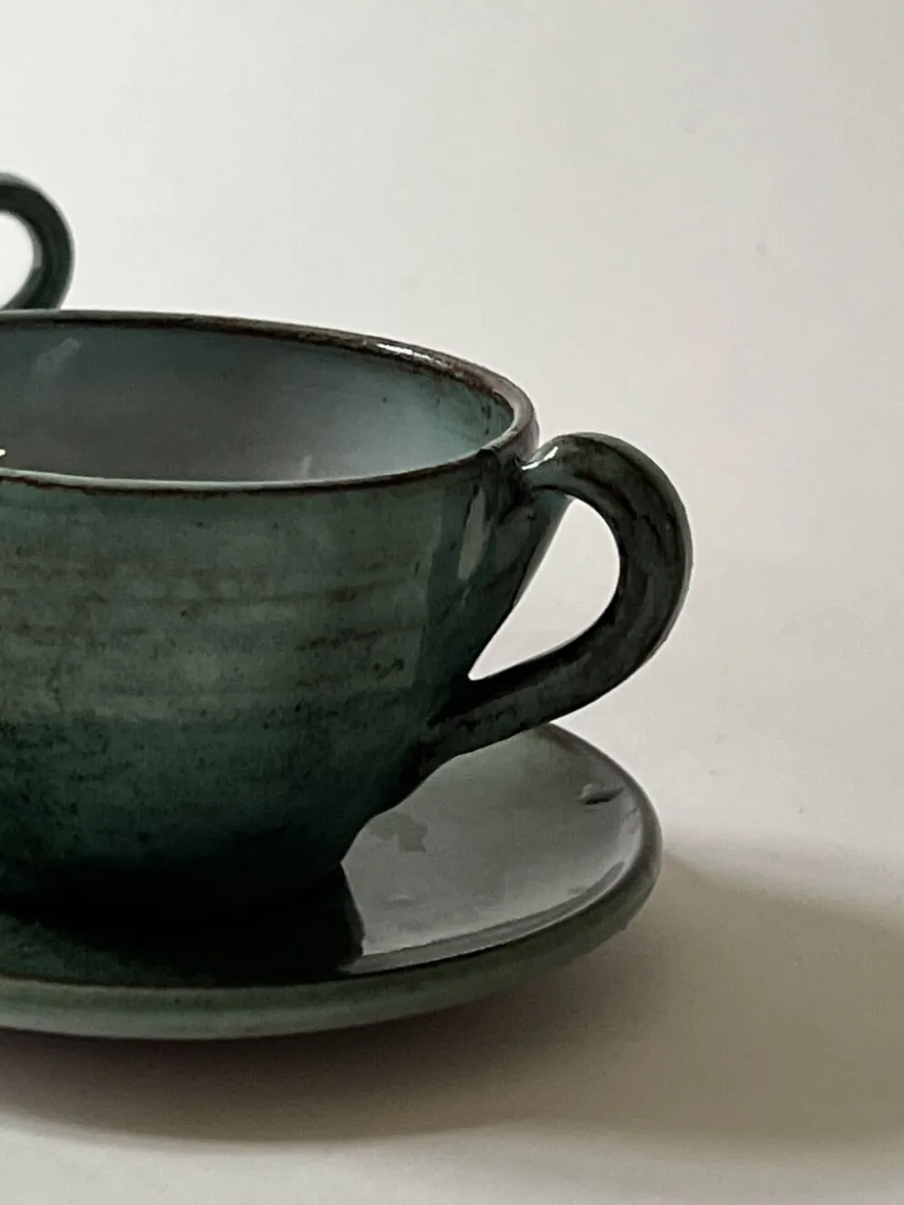 Tasses a café en céramique émaillée fait main et signée, La borne vers 1950