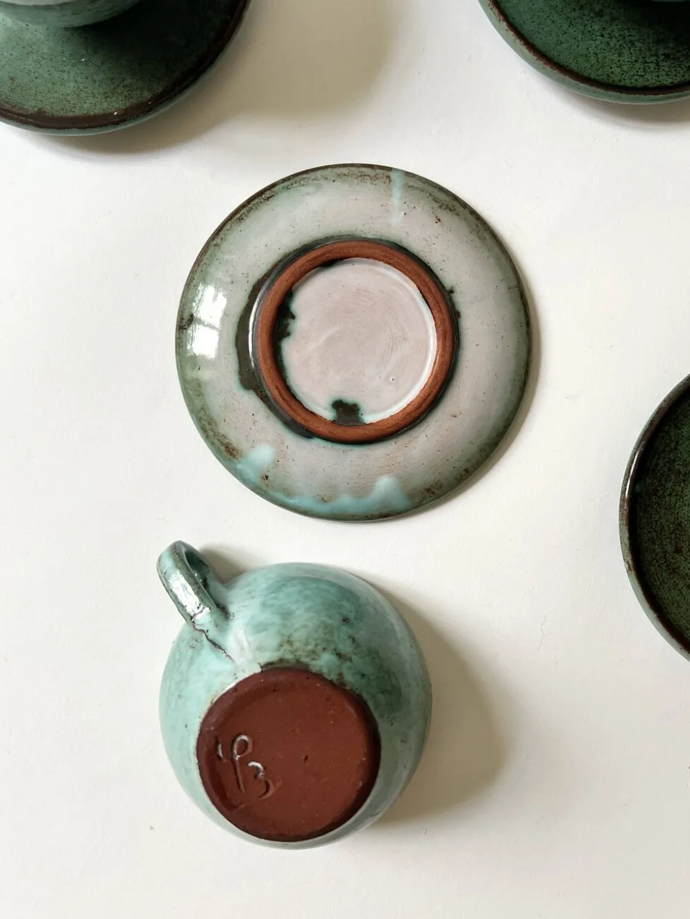 Tasses a café en céramique émaillée fait main et signée, La borne vers 1950