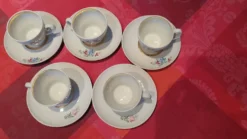 5 tasses à cadé avec soucoupes