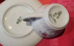 5 tasses à cadé avec soucoupes
