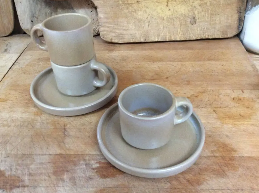 Tasses à café en grès