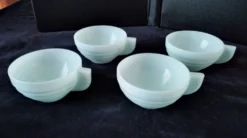 4 Tasses à café en Opaline Art Déco