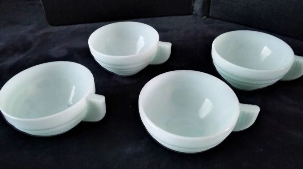 4 Tasses à café en Opaline Art Déco