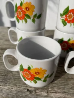 12 tasses à café en porcelaine avec fleurs 1960 1970
