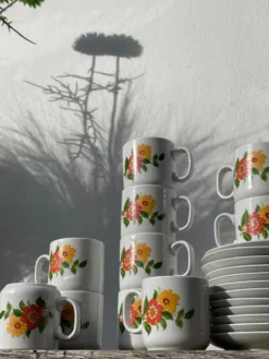 12 tasses à café en porcelaine avec fleurs 1960 1970