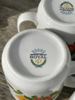 12 tasses à café en porcelaine avec fleurs 1960 1970